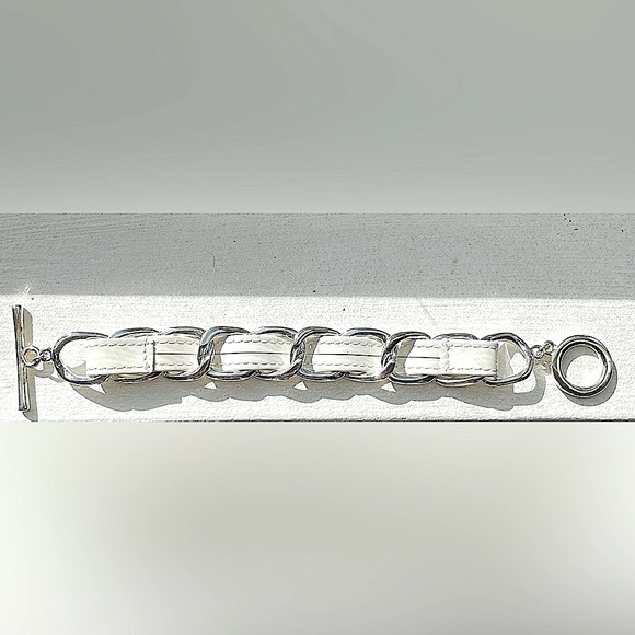 White & silver tone bracelet. Toggle clasp. Great 4 summer! Discount in listing! - Picture 1 of 10